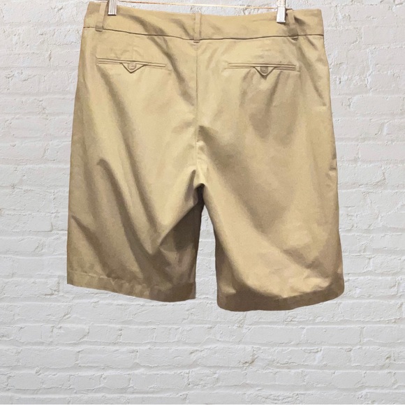 Dockers Women’s Shorts ~ Size 14 - Picture 2 of 4